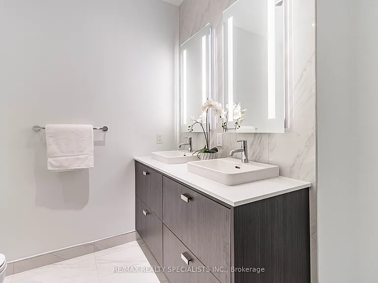 480 Front St W #1903 — Photo 24