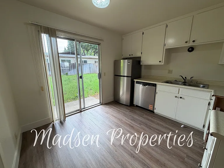 205 W Lassen Ave #12 — Photo 7