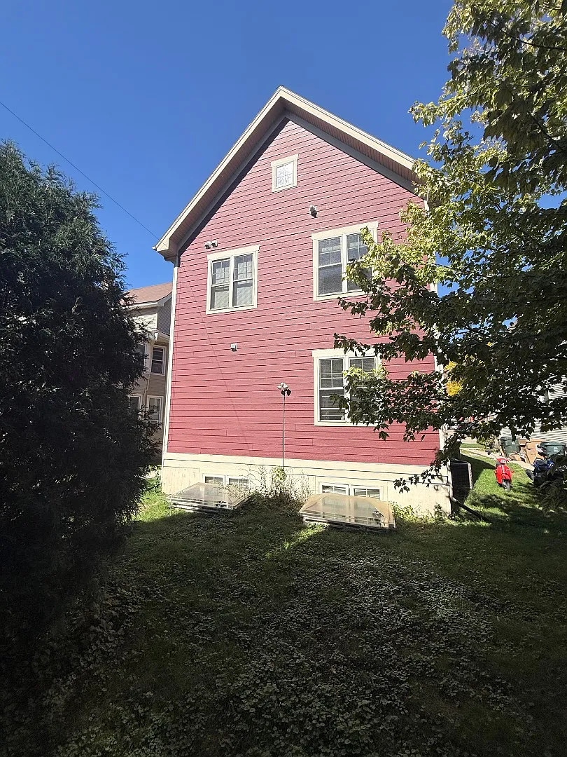 1207 Mound St - Unit 1 — Photo 2