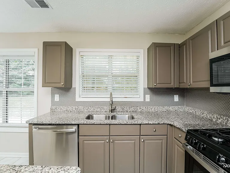 1681 Magnolia View Pl — Photo 2