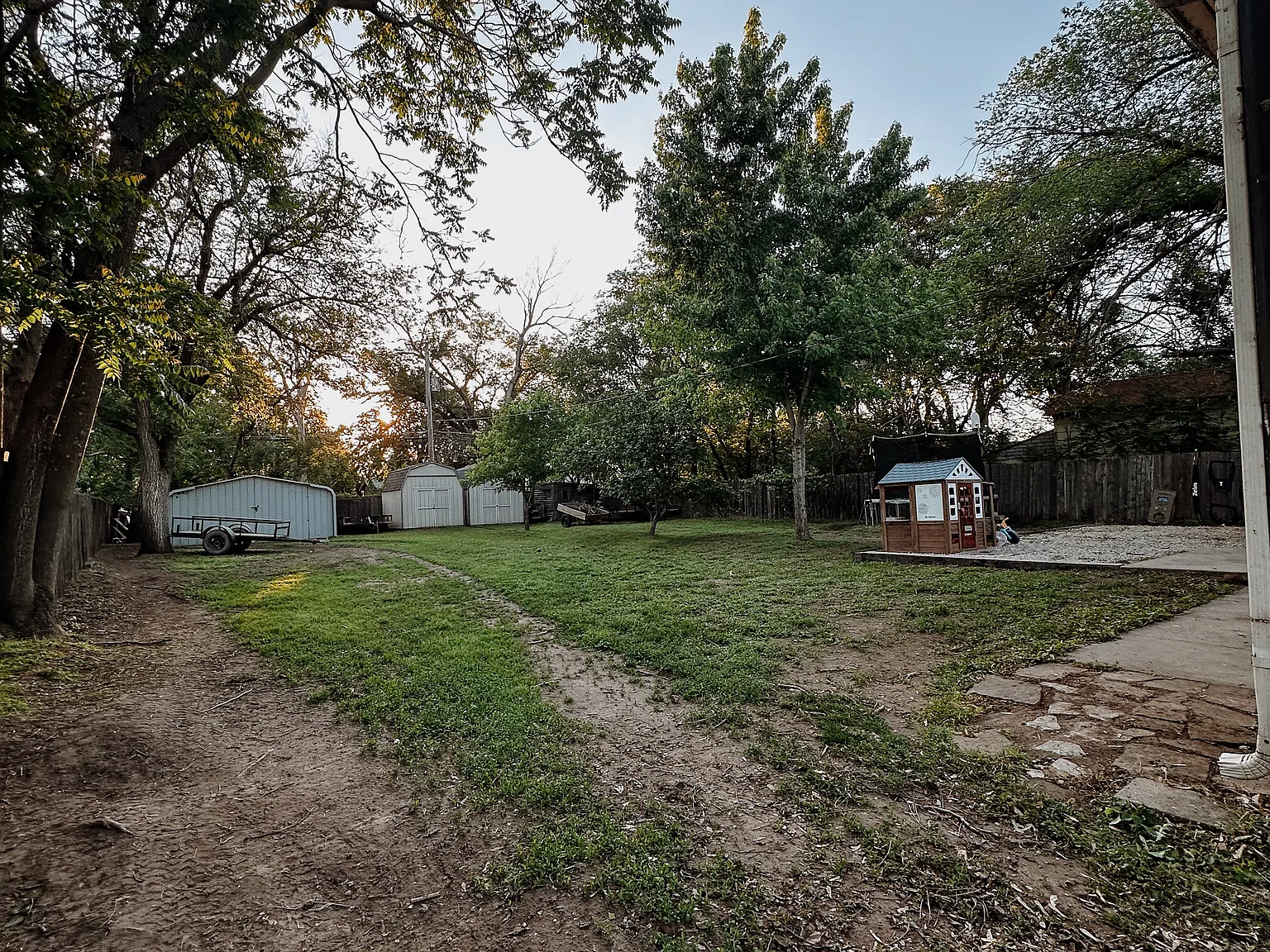 607 N Bebe St — Photo 2