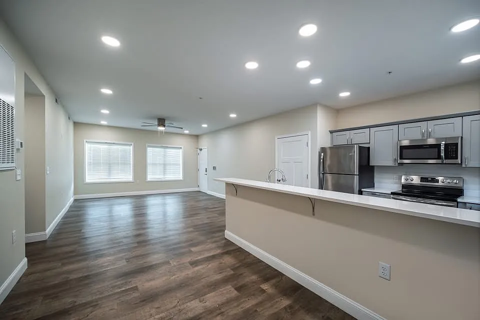 Building Photo - 111 Maple Grove Ln #202