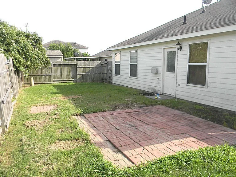 7930 Ginger Park Dr — Photo 6