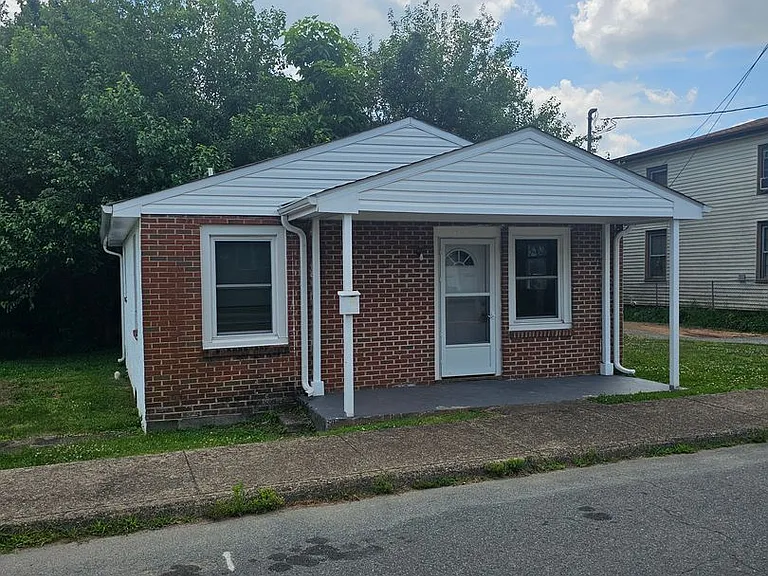 912 Forest St — Photo 32