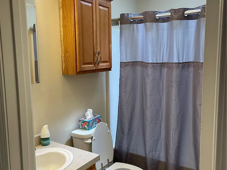 1037 Maplewood Dr — Photo 23