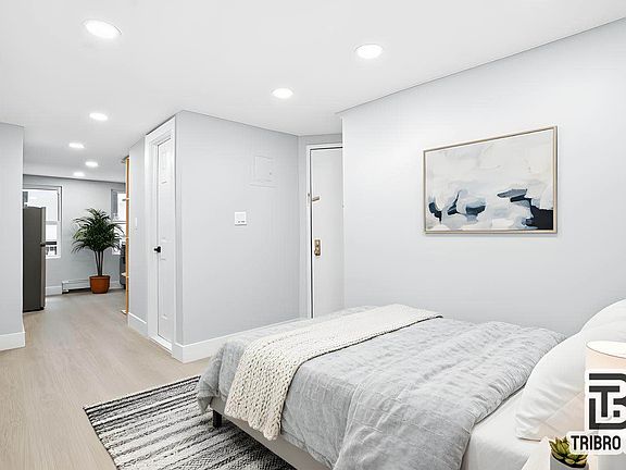 3rd image of 425 E 12th St #1R