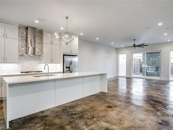 2nd image of 4713 Belmont Ave