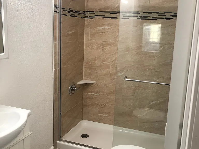 1126 Toomes Ave — Photo 9
