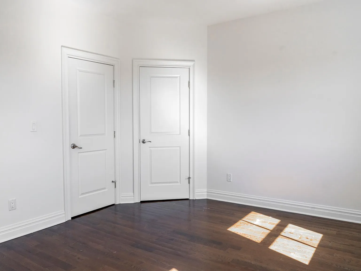 2 bed, 950 sqft, $3,000 — Photo 2