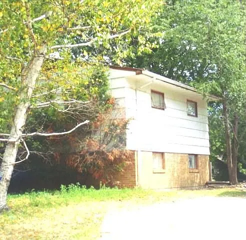 1900 Alder Ln photo 1