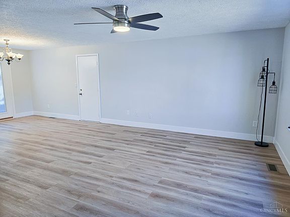 4th image of 4189 Edinburgh Dr