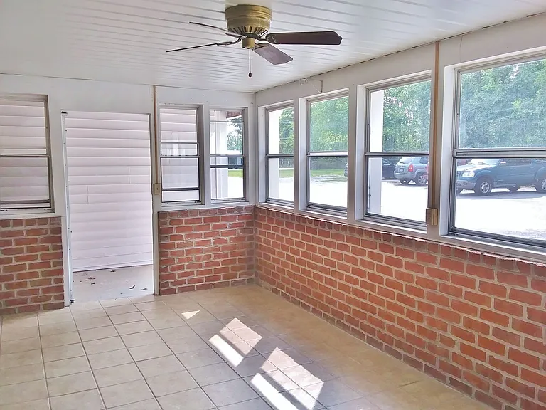 1495 Fairfield Rd — Photo 6