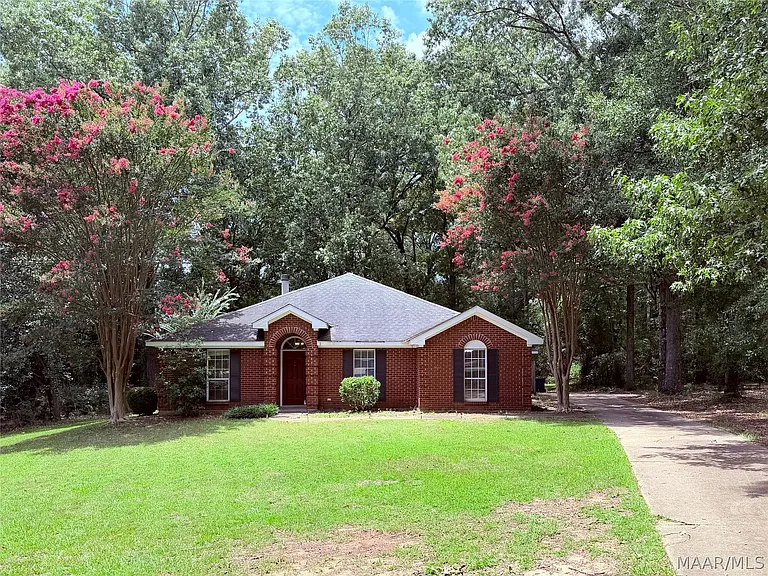 11 Twin Oaks Ln — Photo 1
