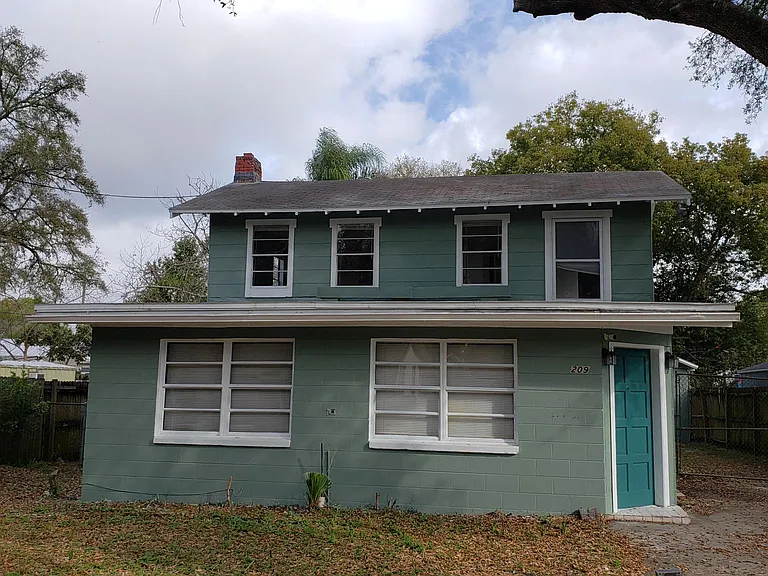 209 W Kirby St — Photo 1