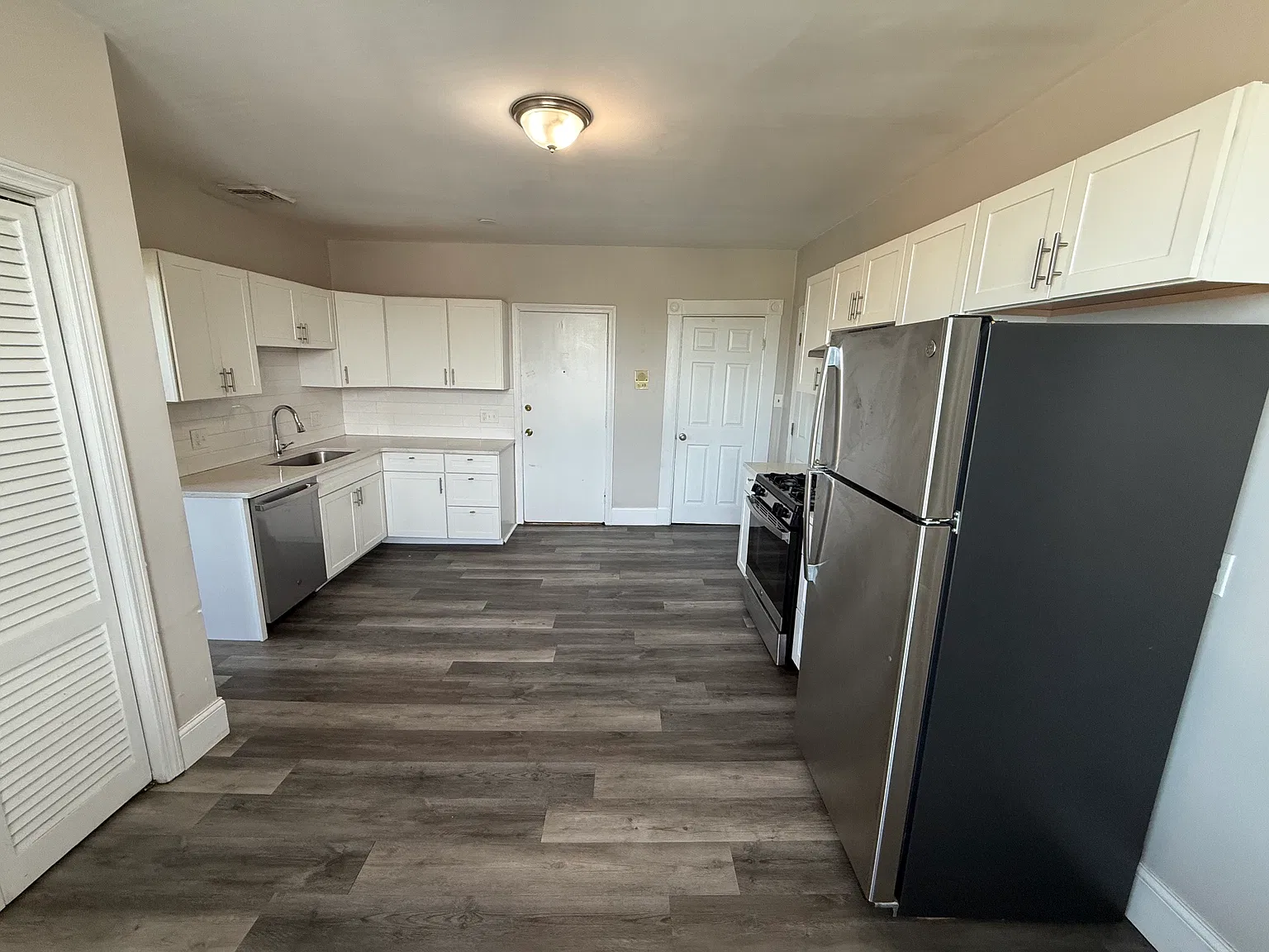 3 bed, 1150 sqft, $2,895 — Photo 2