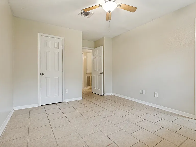 2623 Foliage Green Dr — Photo 8