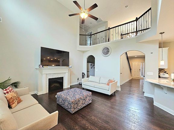 5th image of 2652 Golf Mill Ct