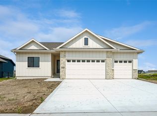 3826 NW Reinhart Dr, Ankeny, IA 50023