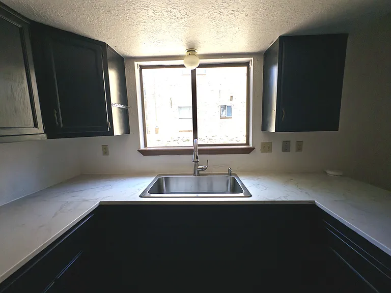 1633 Ebony Ave #1 — Photo 4