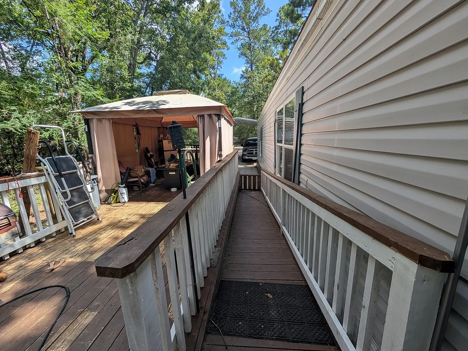 3 bed, 2.0 bath, 896 sqft, $1,200 — Photo 3
