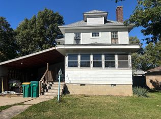 212 W Vine St, Villa Grove, IL 61956