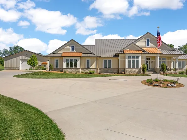 4210 Wright Brothers Blvd E, Ely, IA 52227