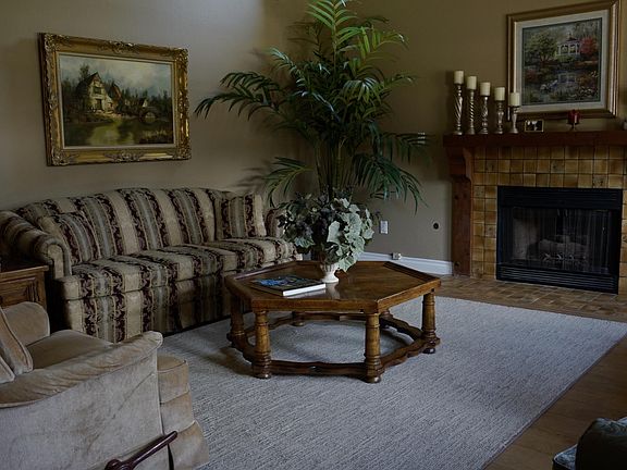 4th image of 2316 E Tulare Ave