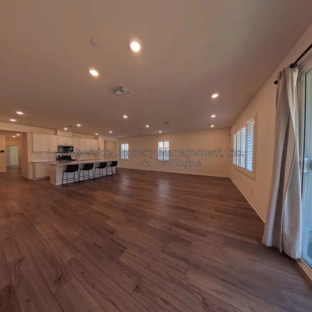 4 bed, 2.0 bath, 2206 sqft, $3,395 — Photo 4