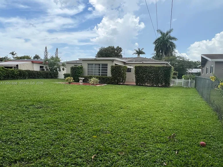 5637 Jefferson St — Photo 16
