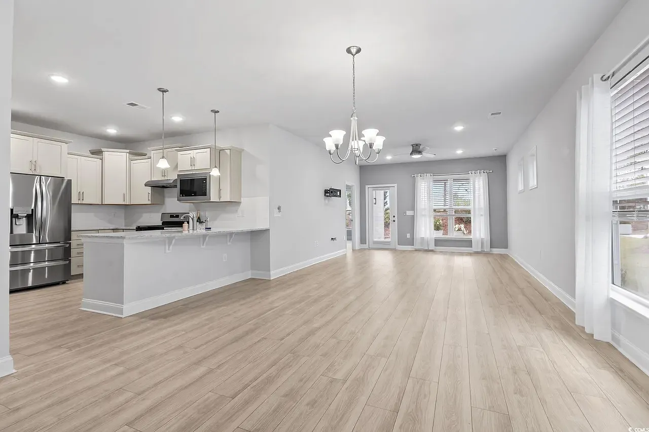 3 bed, 1479 sqft, $2,700 — Photo 4