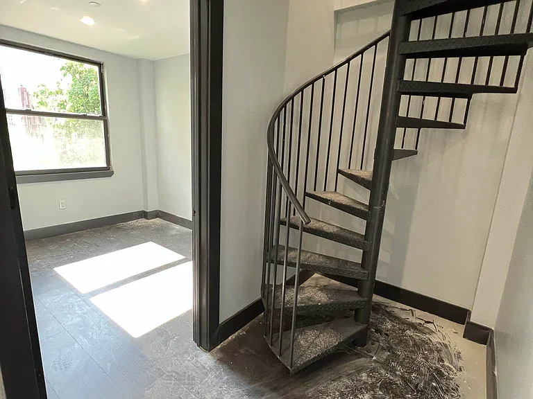 870 New York Ave #7 — Photo 2