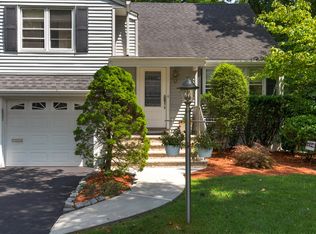 372 Chelsea St, Paramus, NJ 07652