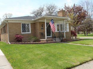 21202 Newcastle Rd, Harper Woods, MI 48225