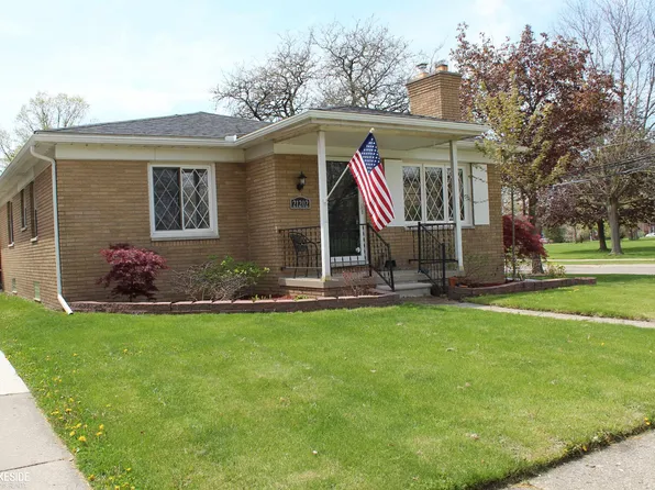 21202 Newcastle Rd, Harper Woods, MI 48225