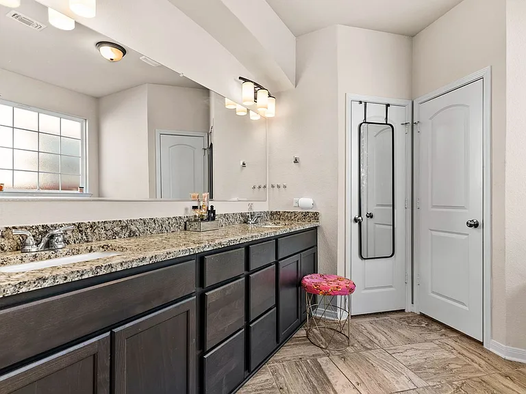 3700 Addison St — Photo 9