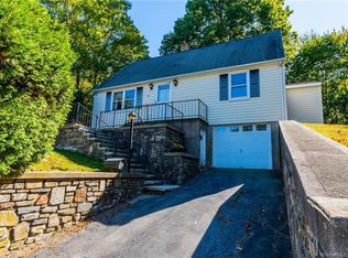 28 Mathieu St, Taftville, CT 06380