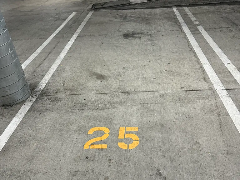 Date St — Photo 10
