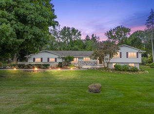951 Timberlake Dr, Bloomfield Hills, MI 48302