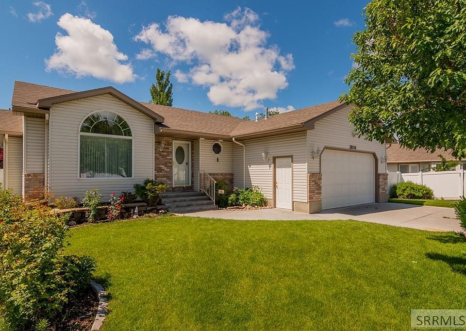 1st image of 3806 E Silverwood Cir