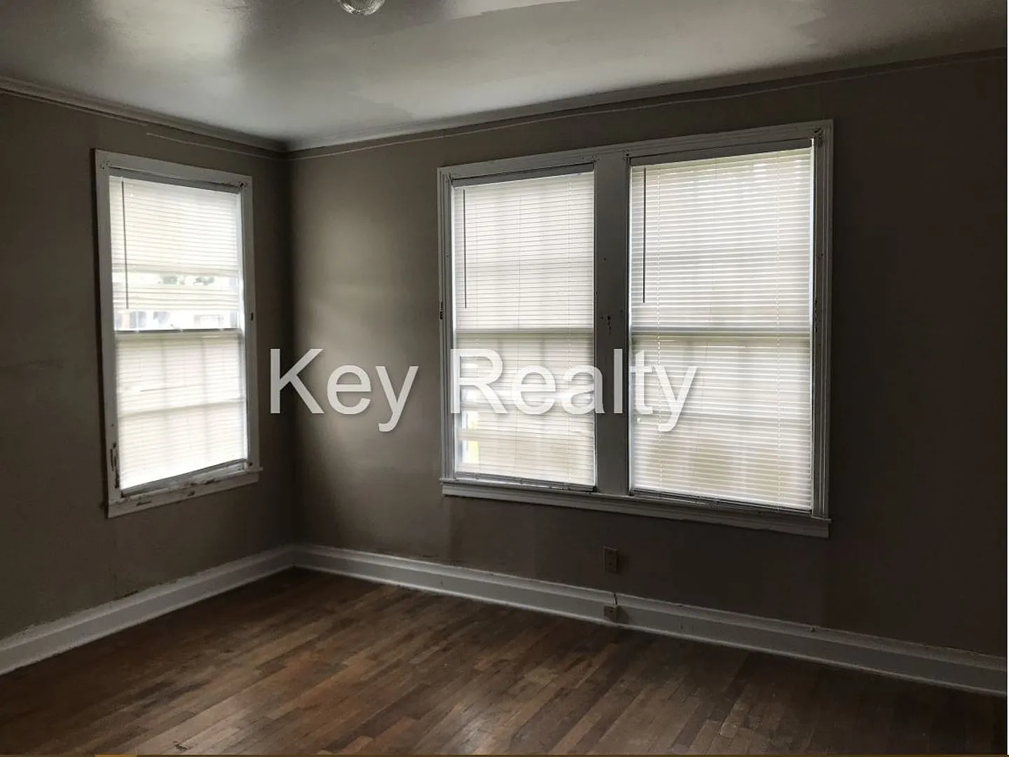 2307 Madeline - Alexandria Move In Special — Photo 4