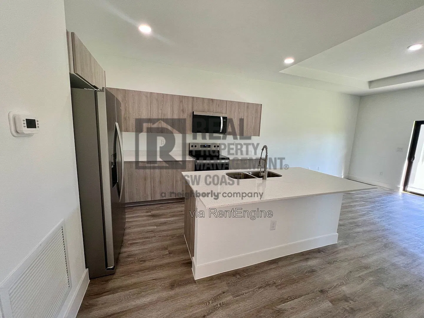 3 bed, 2.0 bath, 1300 sqft, $1,600 — Photo 3