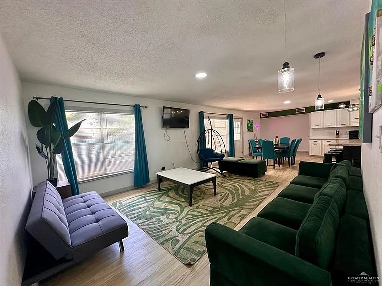 807 Walnut Ave — Photo 3