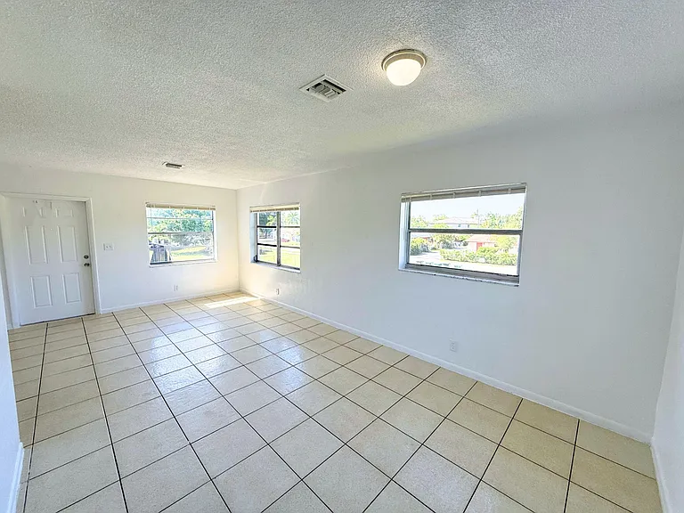 432 NW 42nd St #1-6 — Photo 10