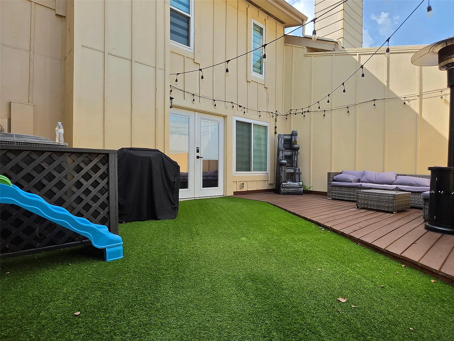 3 bed, 2.5 bath, 2053 sqft, $2,000 — Photo 2