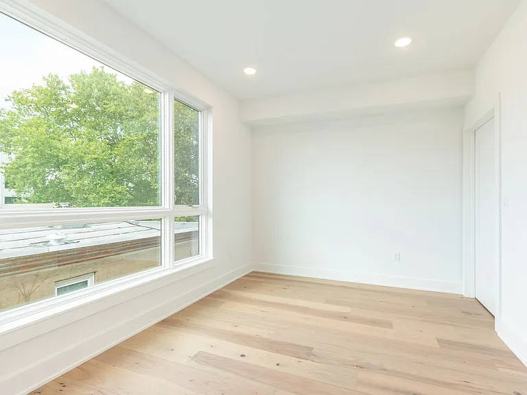 1723 Francis St — Photo 9