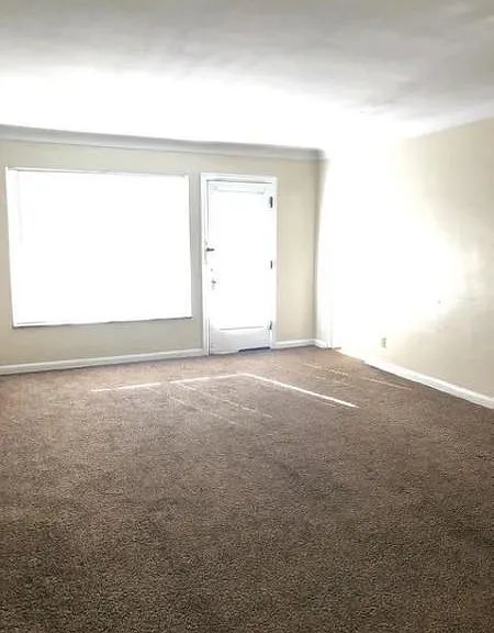 2535 W Bancroft St #8 — Photo 1