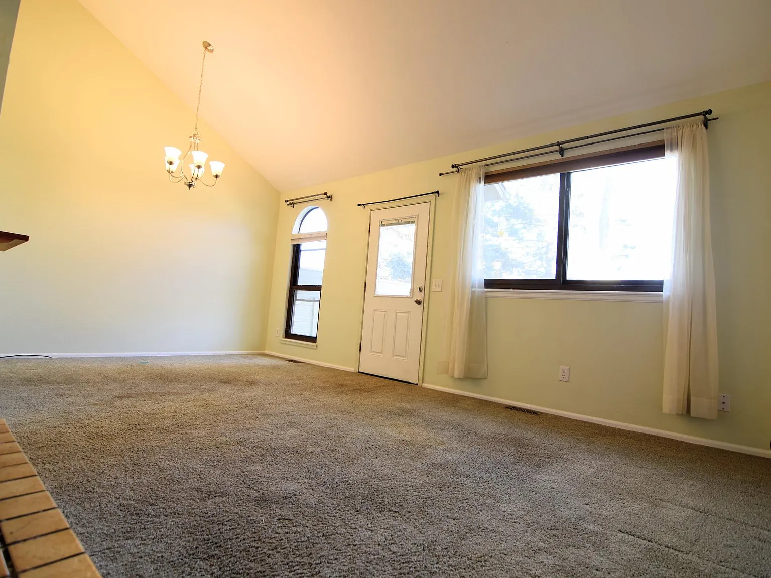 281 S Taft Court — Photo 3
