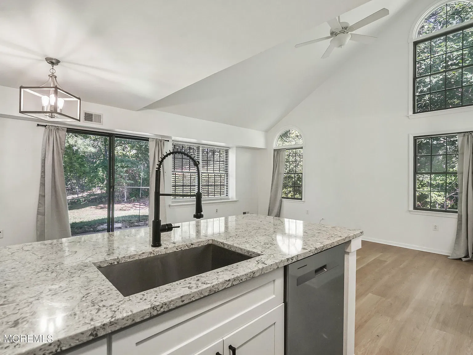2 bed, 888 sqft, $2,500 — Photo 1