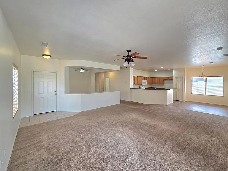 609 W Rio Vista Ln — Photo 4