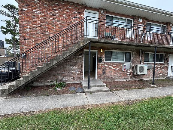 2nd image of 305 N Hullen St APT A